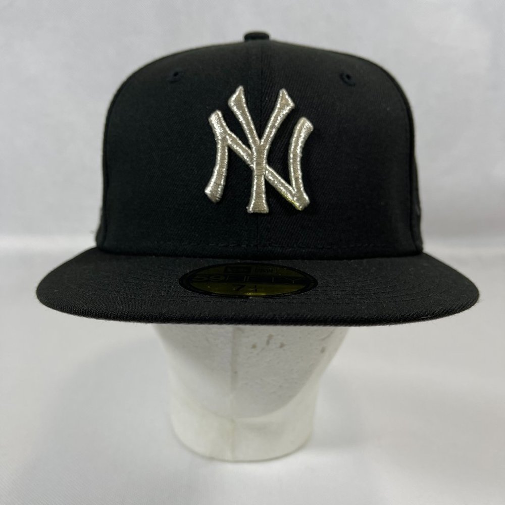 New Era 59FIFTY NY YANKEES FITTED HAT Black Silver 1999 WORLD SERIES 7 1/4" NWT